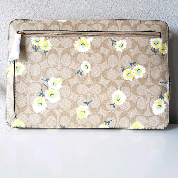 ❗SOLD❗❤Coach Laptop Sleeve in Signature Canvas - Picture 3 of 15